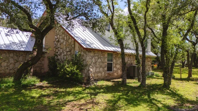 landscaping-cherrywood-austin-cedar-fence-01