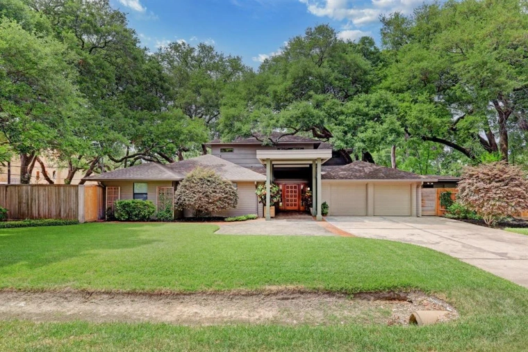 Barton Hills exterior before the remodel